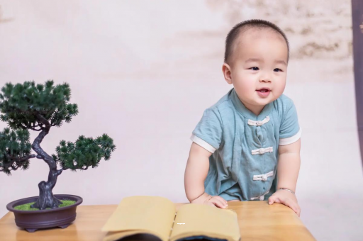 靖边宝宝爱吐奶是什么原因